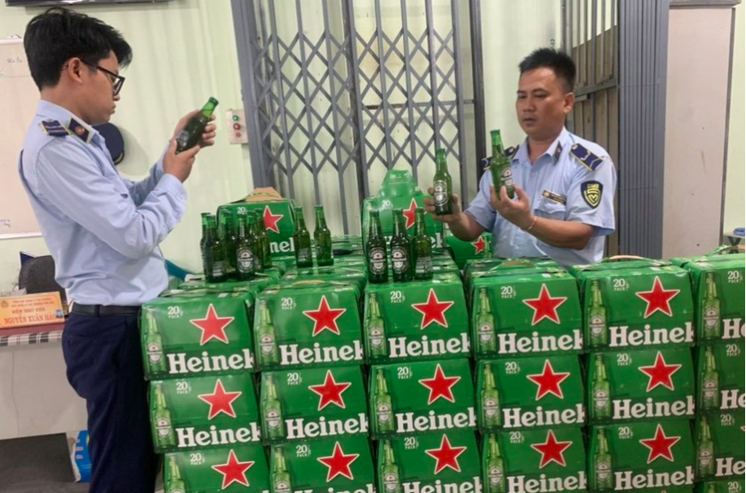 Tạm giữ 2.400 chai bia hiệu Heineken không rõ nguồn gốc 